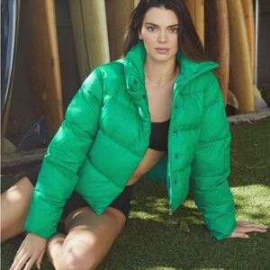 Alo Yoga gold rush puffer in Emerald green size small